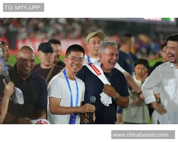 巴西足球明星卡洛的传奇旅程与辉煌成就揭秘